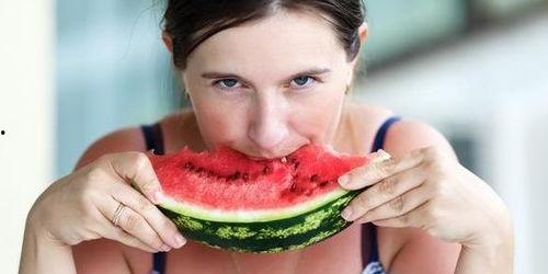 吃瓜博主女的,揭秘吃瓜博主女的魅力与影响力