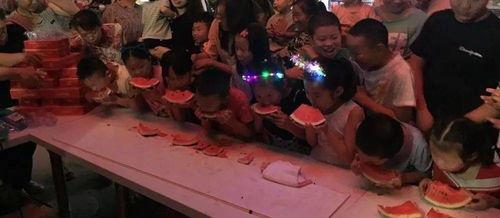 吃瓜群众夜市视频,吃瓜群众镜头下的烟火人间