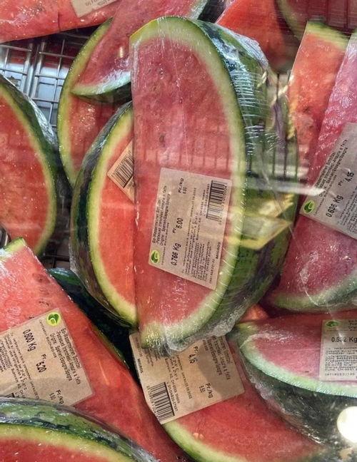 老外吃石头瓜,老外挑战吃石头瓜的奇特体验