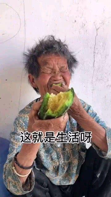 老妈吃瓜了,老妈的吃瓜日常，笑料百出！