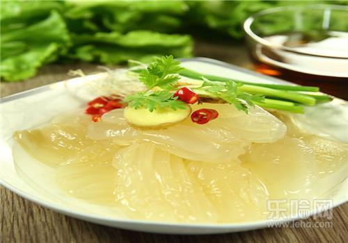 吃海蜇能吃瓜吗,吃海蜇时，瓜果相伴的奇妙体验