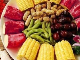 吃瓜会胃胀气吗,吃瓜引发胃胀气？揭秘夏日消暑美食的潜在风险  第2张